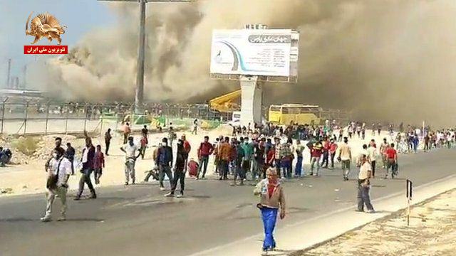 وال استریت ژورنال ـ اعتصاب در تاسیسات نفتی، مدارس و... جبهه جدید در ناآرامیها